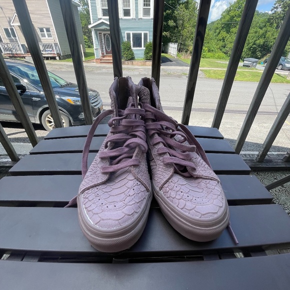 Rare VANS High-Top Shoes - Picture 2 of 8